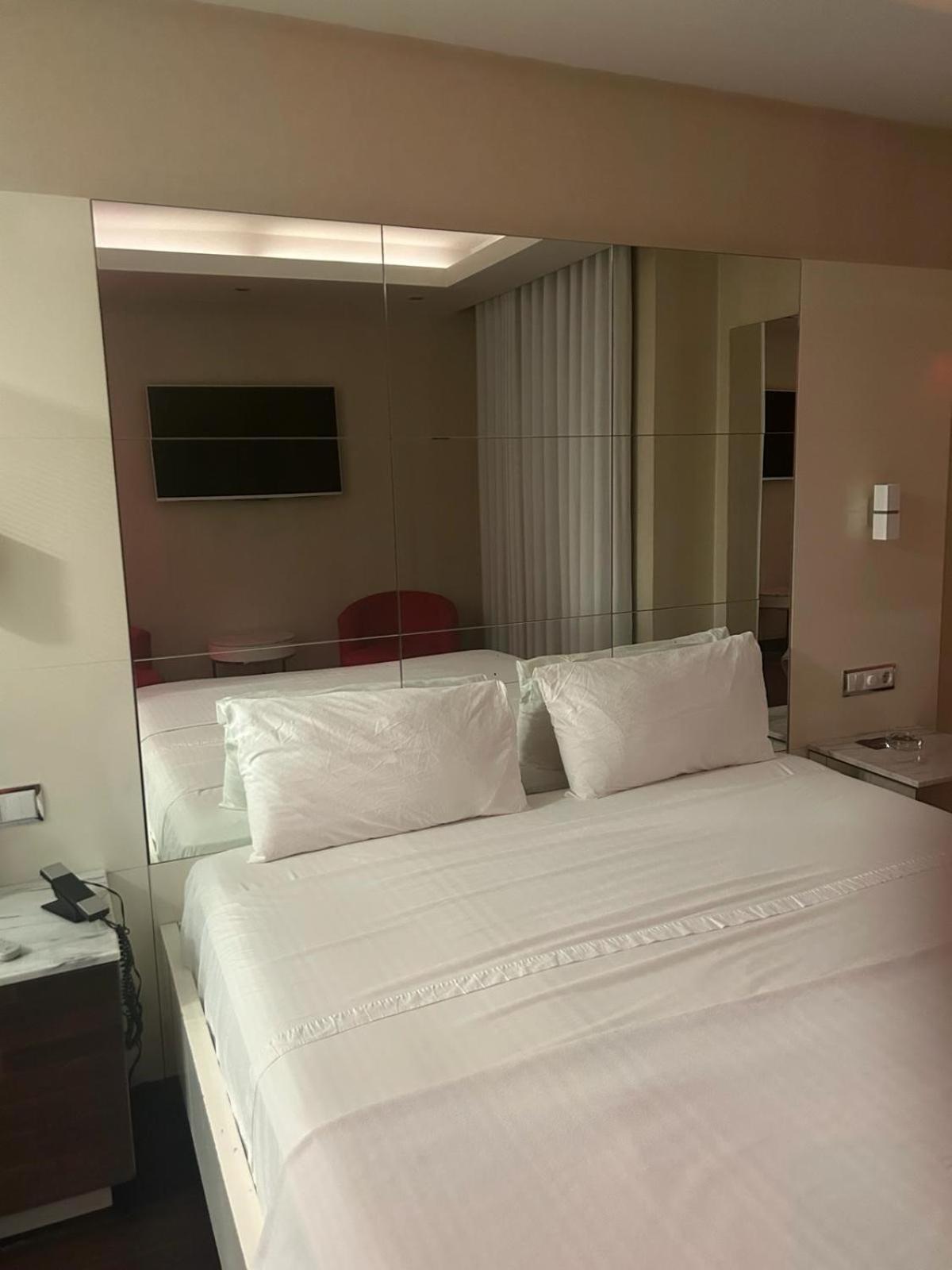 Motel Flamingo Perafita Екстериор снимка